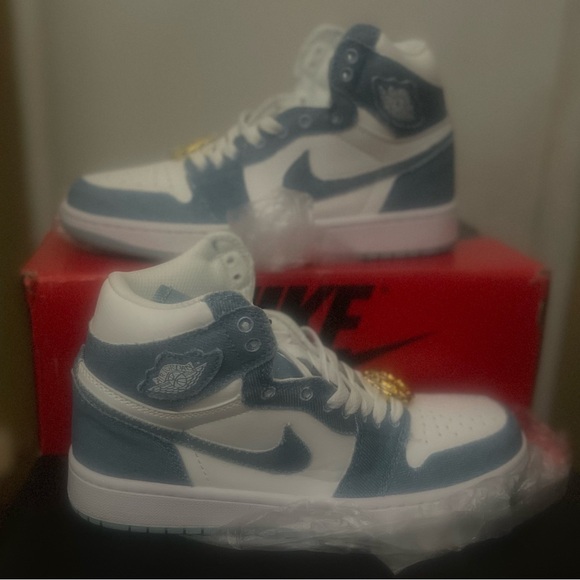 Air Jordan 1 Retro High OG ‘Denim’ Iconic Sneaker - Picture 3 of 4